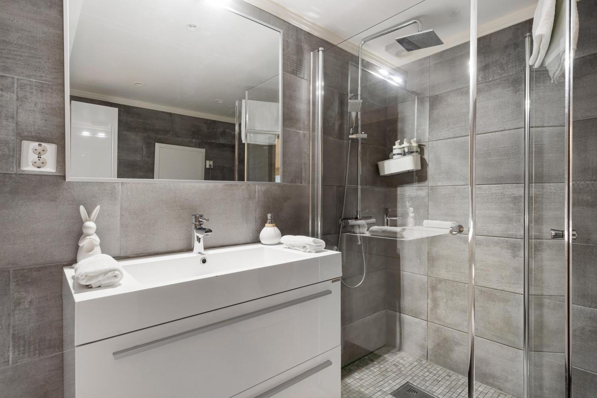 Solsiden Modern Stay: King Beds, Private Entry Trondheim Extérieur photo
