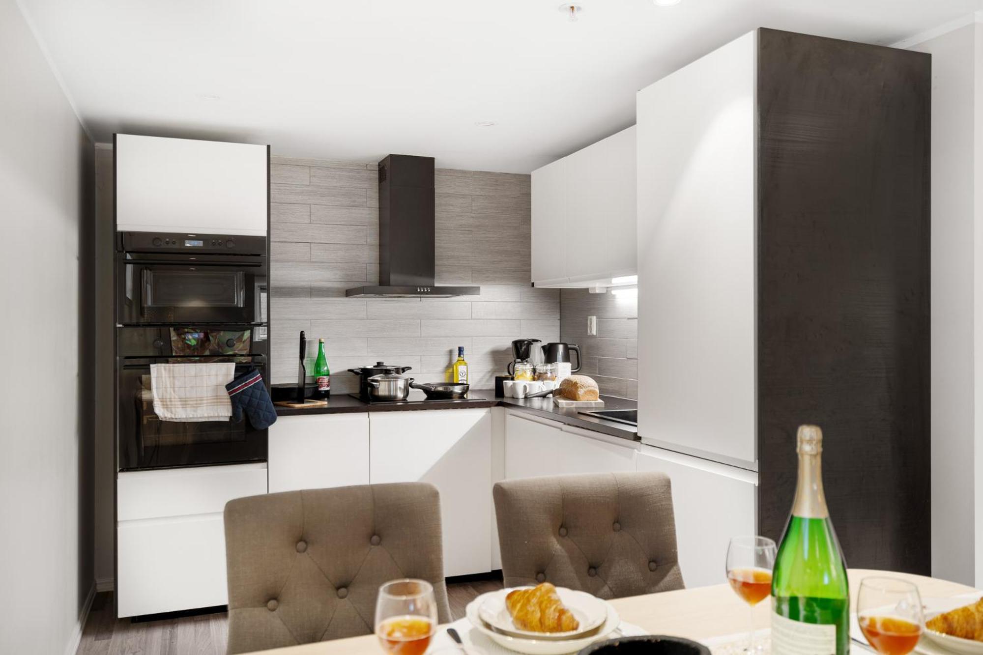 Solsiden Modern Stay: King Beds, Private Entry Trondheim Extérieur photo